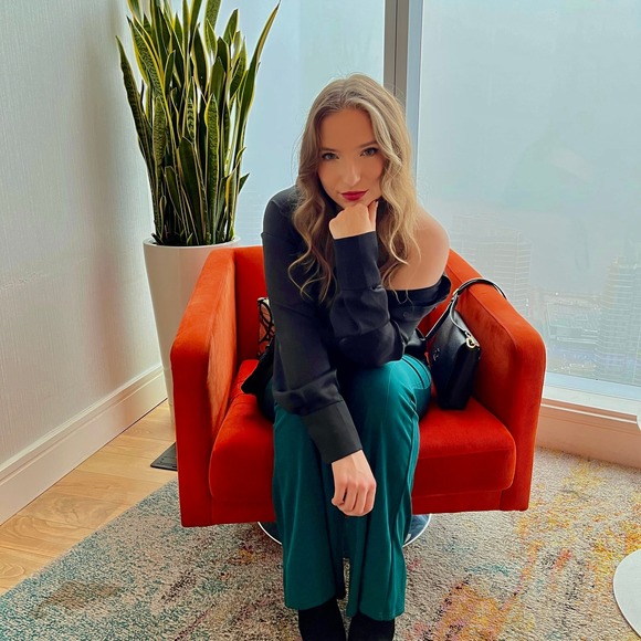 Meet your Posher, Monique - Picture 1 of 1